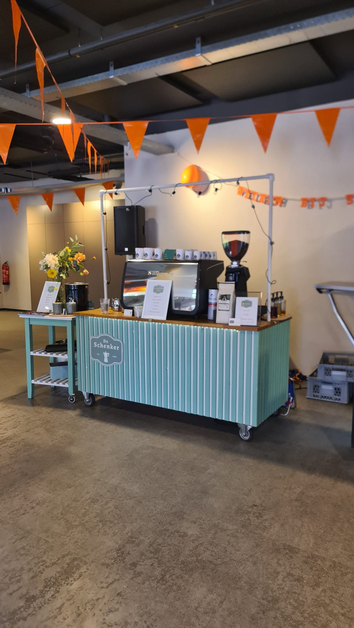 koffiebar De Schenker in kantoorpand